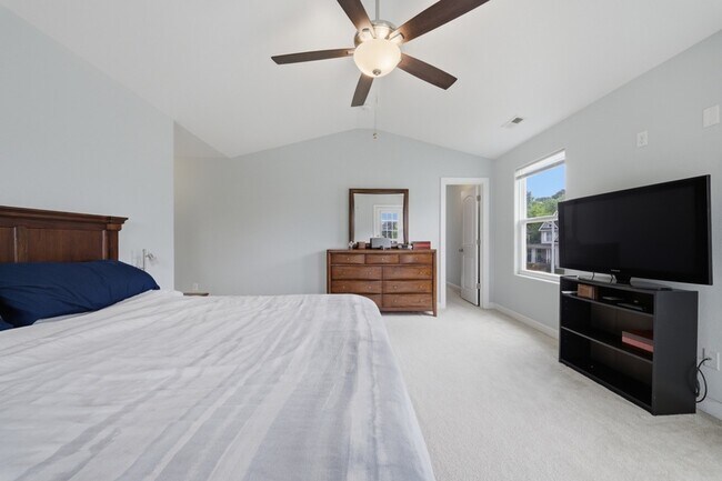 Building Photo - 431 Shorewood Pl