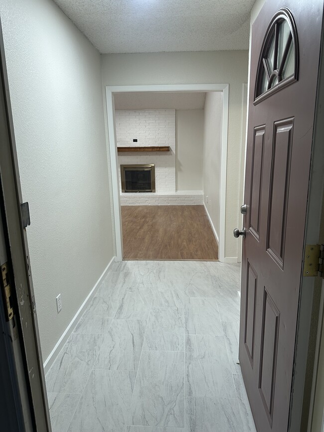 Building Photo - 8608 Brookridge Dr