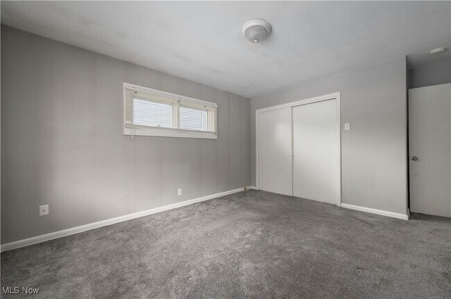Building Photo - 23728 Glenhill Dr