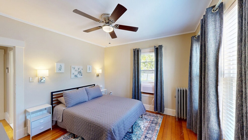 Building Photo - 128 1/2 Elm Street-SI ID1380181P