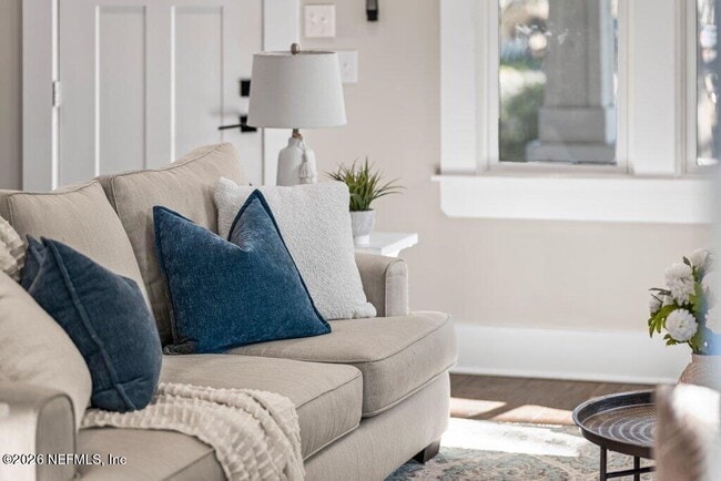 Building Photo - 2843 Oak St