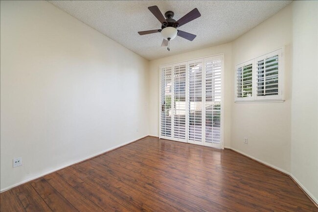 Building Photo - GREAT CONDO CLOSE TO VALENCIA MALL!
