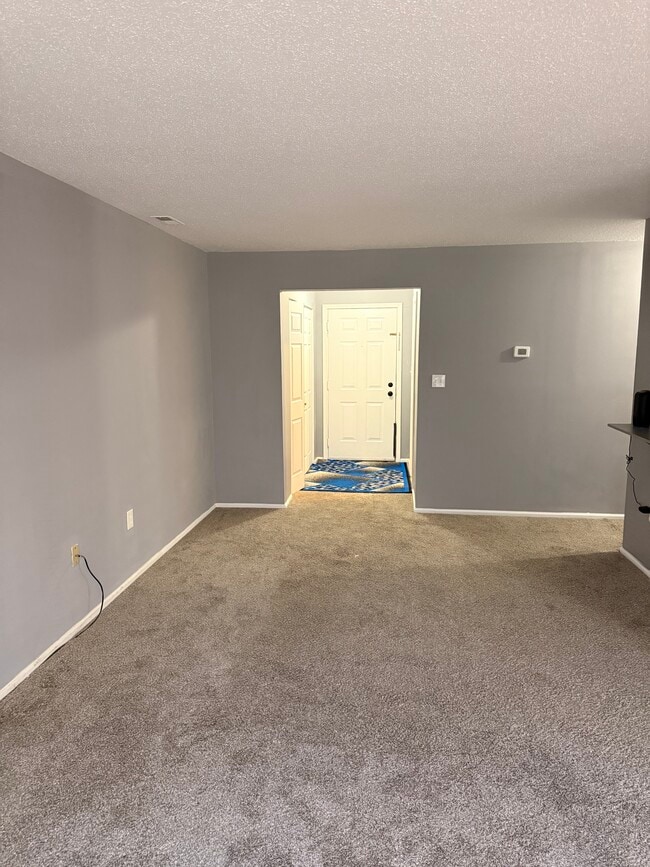 Building Photo - 31 Moore Ln