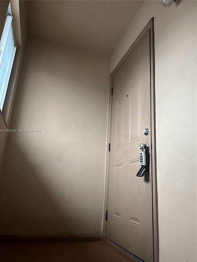 Building Photo - 890 NW 22nd Ct