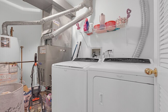 Building Photo - 691 W Streamwood Blvd