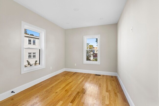 Building Photo - 31 Woodale Ave