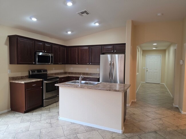 Building Photo - 7805 S 48th Ln