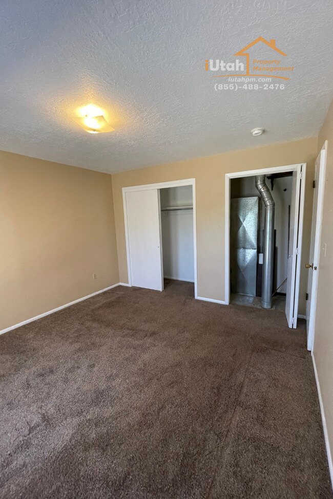 Building Photo - 2 bdrm 1 bath Duplex- Coming soon