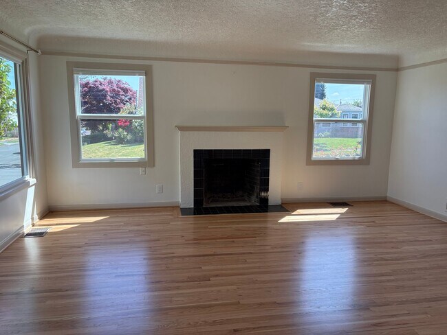Building Photo - 3736 NE Jessup St