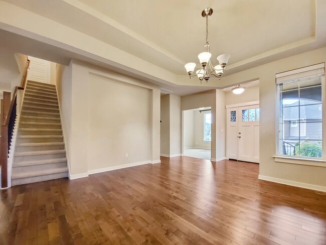 Building Photo - Convenient location near I-405 across from...