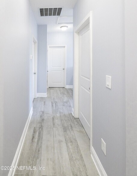 Building Photo - 35 Mercutio Ln