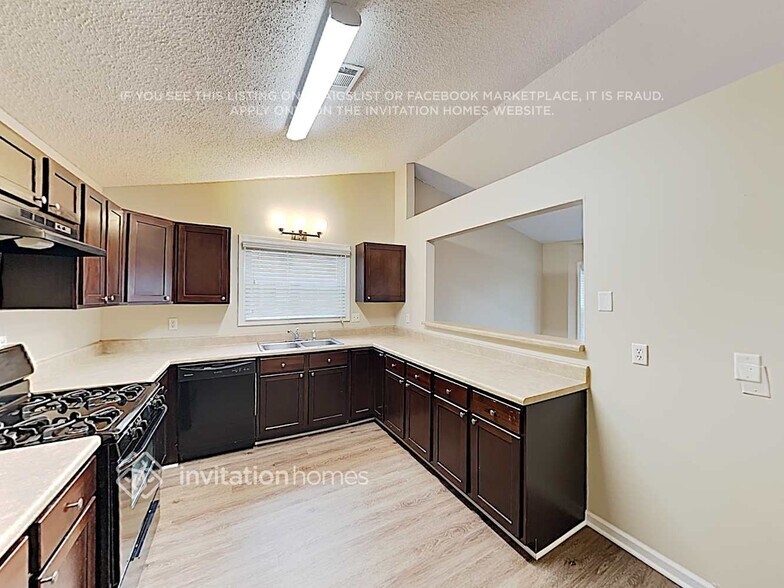 Building Photo - 5995 Bayside Dr NW