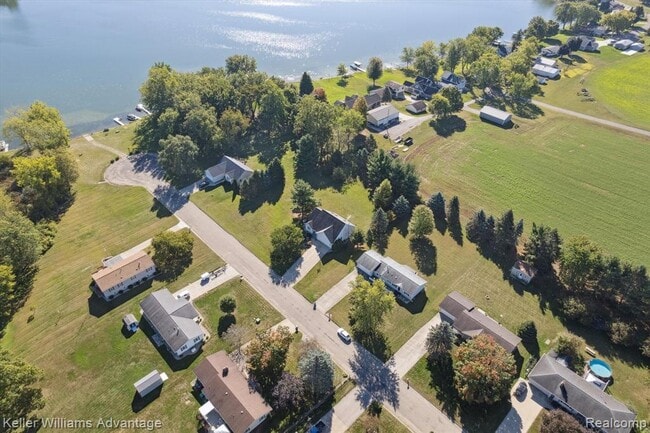 Building Photo - 245 Lynbrook Dr