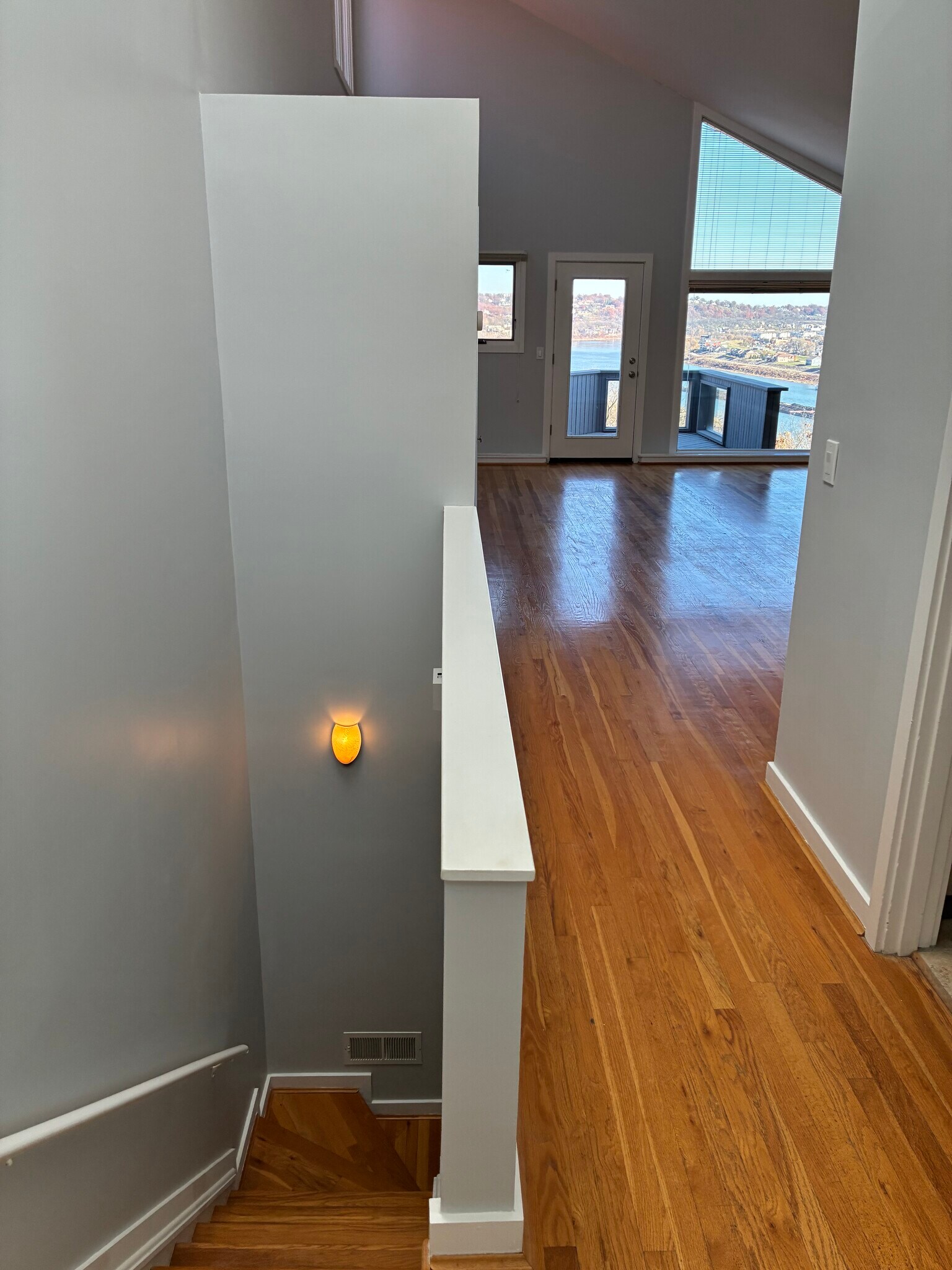 Entry area - 1040 Hatch St