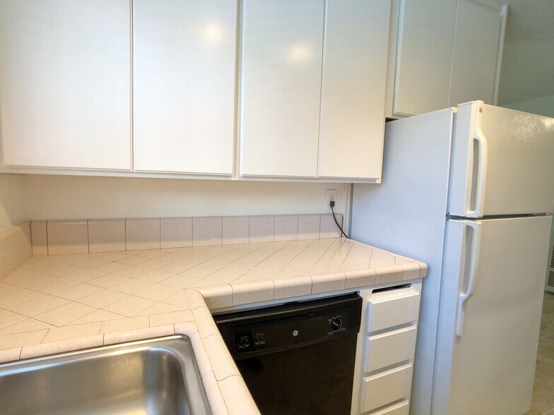 Building Photo - 3966 Cleveland Ave