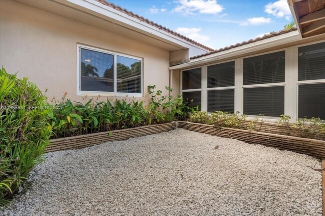 Building Photo - 613 NE 17th Terrace