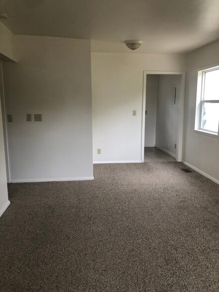 Building Photo - 4375 Catalina Ave