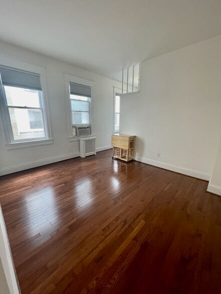 216 #204 Living Room - President Adams Building
