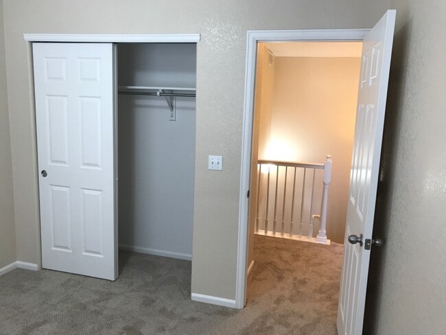 Building Photo - Beautiful 2BD/2BA Luxury Town Home! AVAIL 8/14