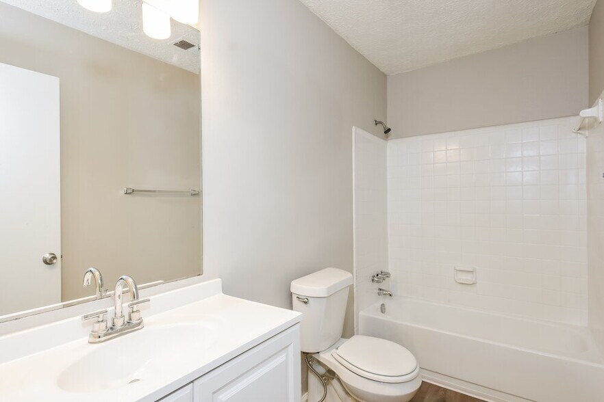 Building Photo - 440 Creekside Ct