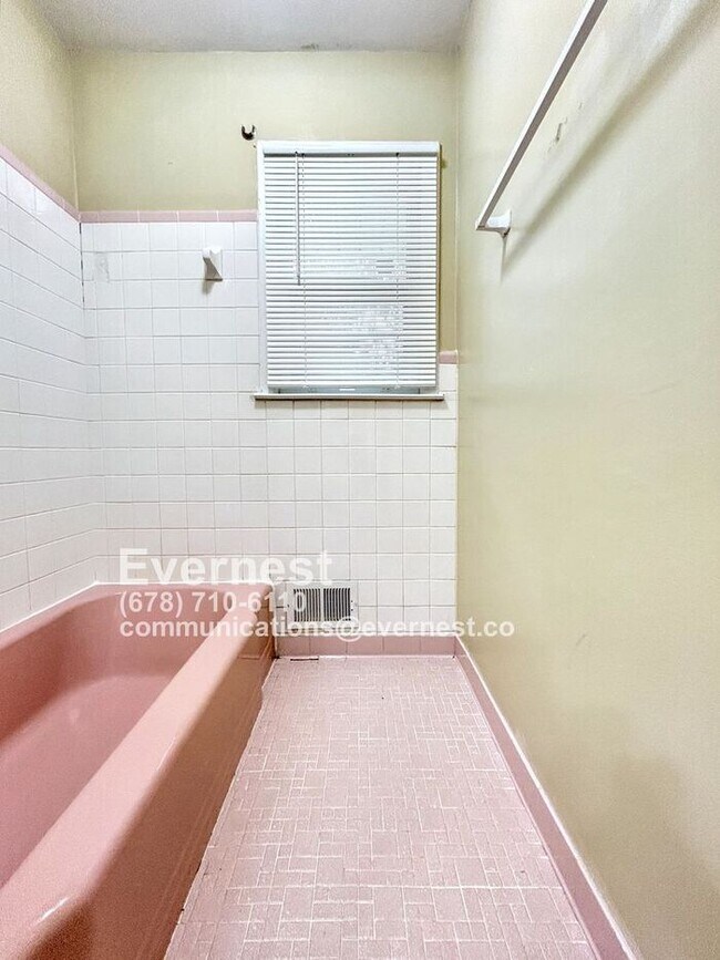 Building Photo - Cozy 3-Bedroom Home in Quiet Neighborhood ...
