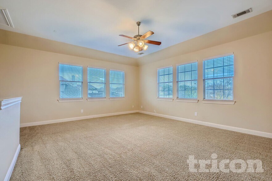 Building Photo - 727 Fairfax Lane