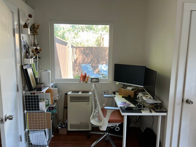 Ideal work from home space (furniture not included) - 4360 Stewart Ave