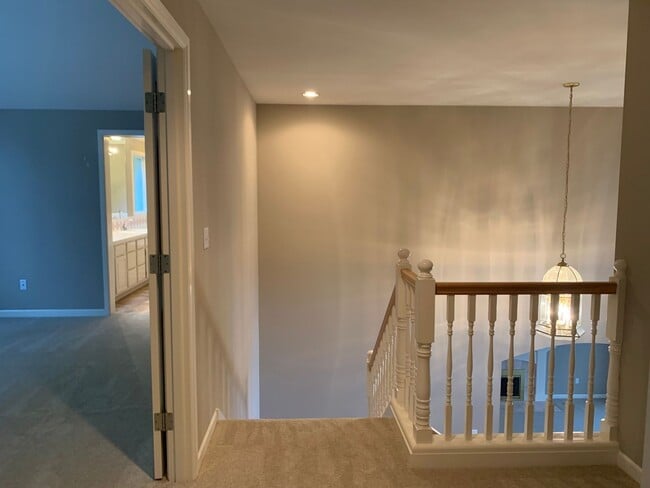 Building Photo - Location location 4 bedroom, 2.5 bath in t...