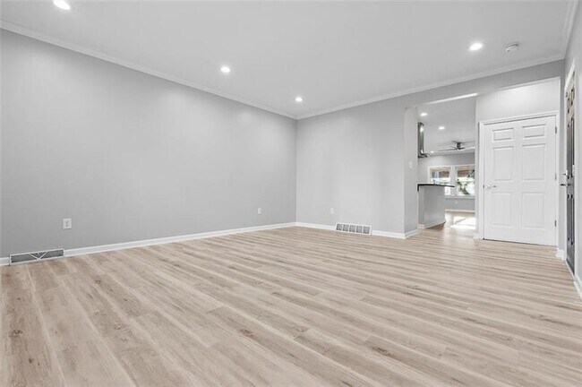 Building Photo - 715 Filbert St