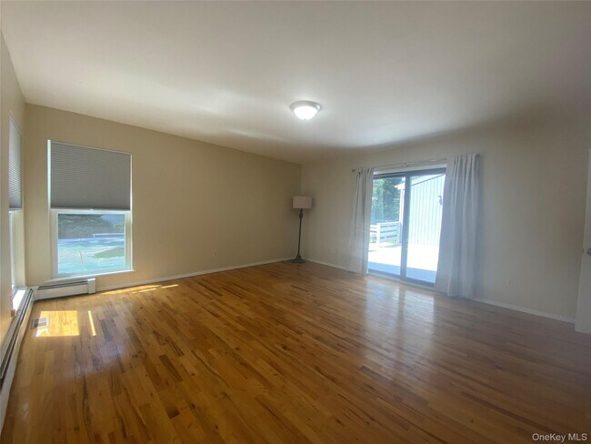 Building Photo - 15 Crestview Dr