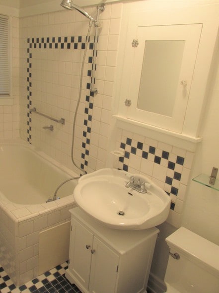 Bathroom - 502 N Vista St