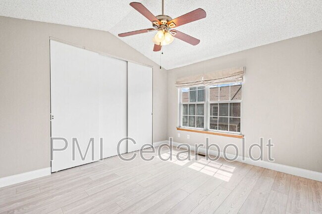 Building Photo - 2578 E Nichols Cir