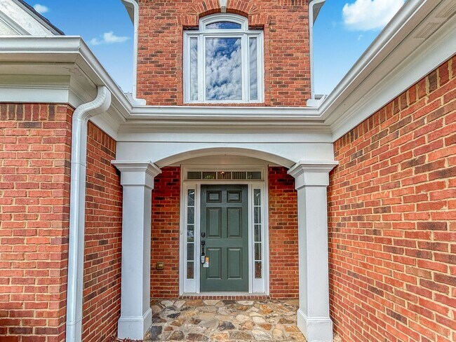 Building Photo - Gorgeous Home in Mableton