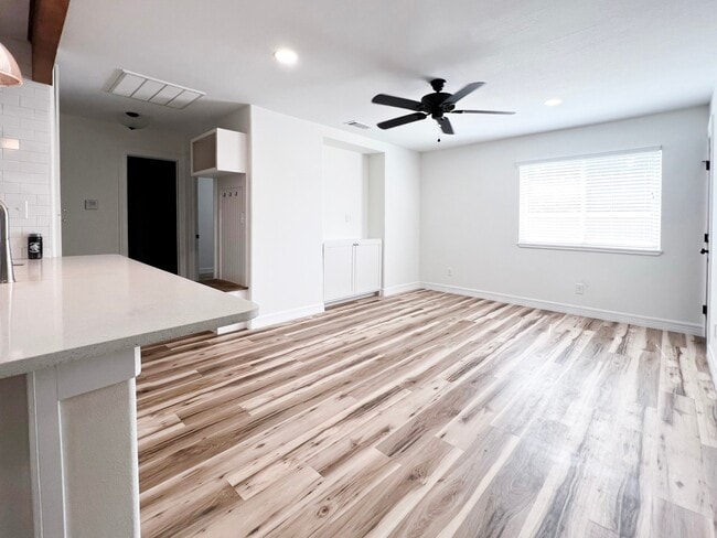 Building Photo - 2001 N Fm