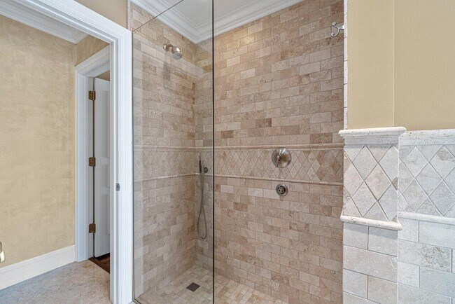 Building Photo - 870 NW 7th St