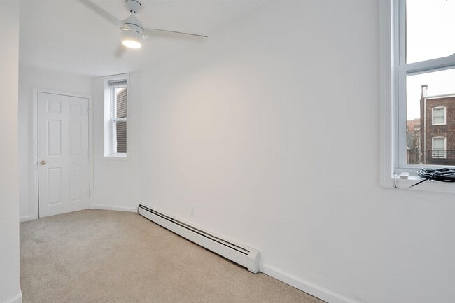 Building Photo - 811 Montgomery St