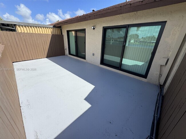 Building Photo - 5763 N Park Rd