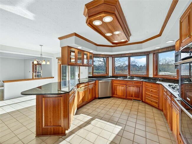 Building Photo - 9 Glen Valley Dr