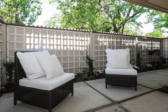 Building Photo - Beautiful and very Spacious 1BR 1BA Condo in Mountain View
