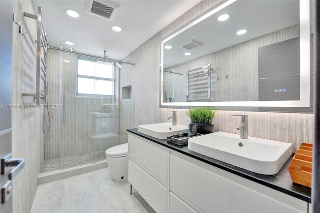 Building Photo - 4001S S Ocean Dr