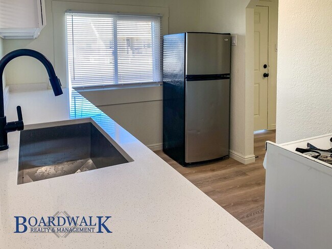 Building Photo - 1-Bedroom Home with Fenced Yard with fenced yard!