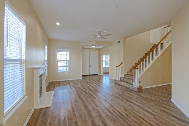 Building Photo - Just Renovated! Beautiful & Spacious, 6BD/...