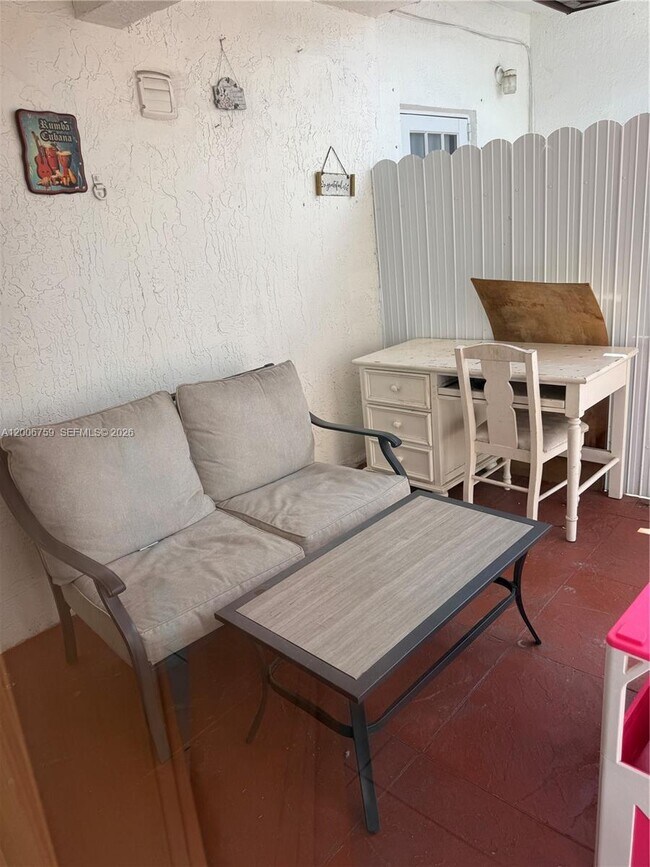 Building Photo - 9940 SW 146th Ct