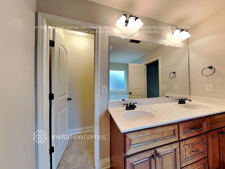 Building Photo - 193 Fairway Dr