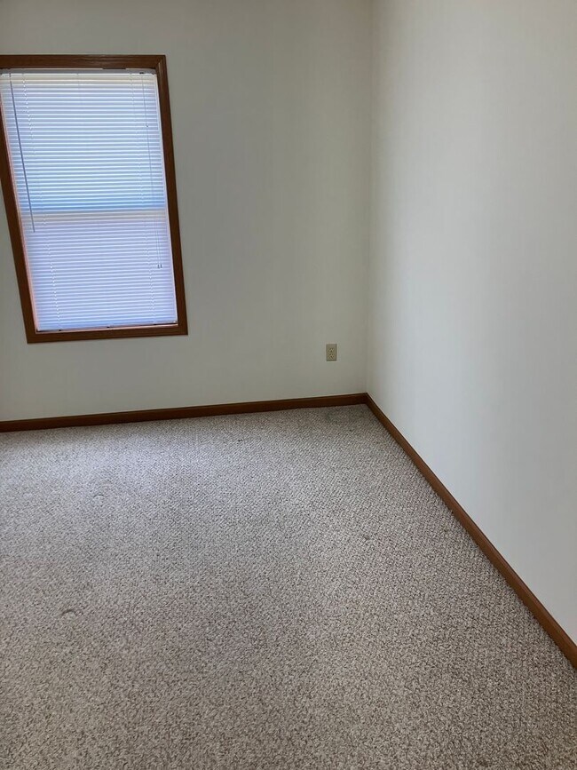 Building Photo - 1023 Laurel Tree Ct
