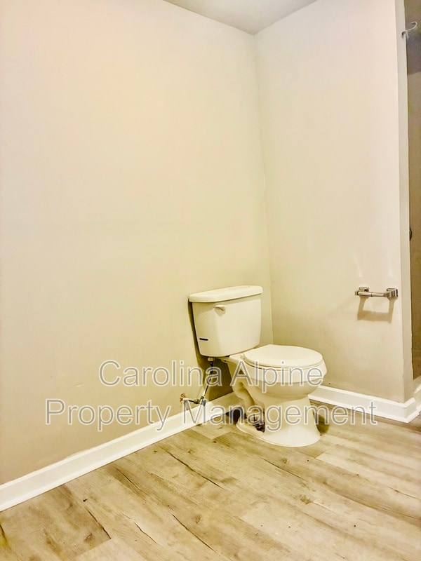 Building Photo - 1518 Hollyleaf Ave