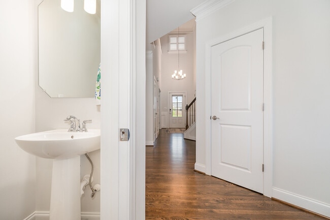 Building Photo - 6006 Tanoak Ct