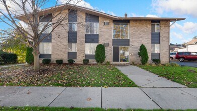 Building Photo - Rosewood Apartments