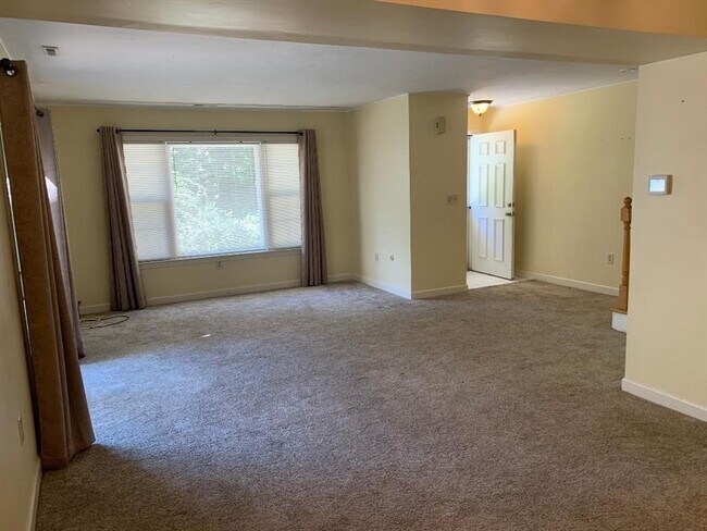 Building Photo - 906 Edgebrook Dr