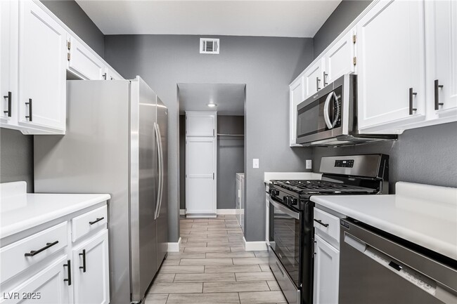 Building Photo - 683 Ambling Gait Ave